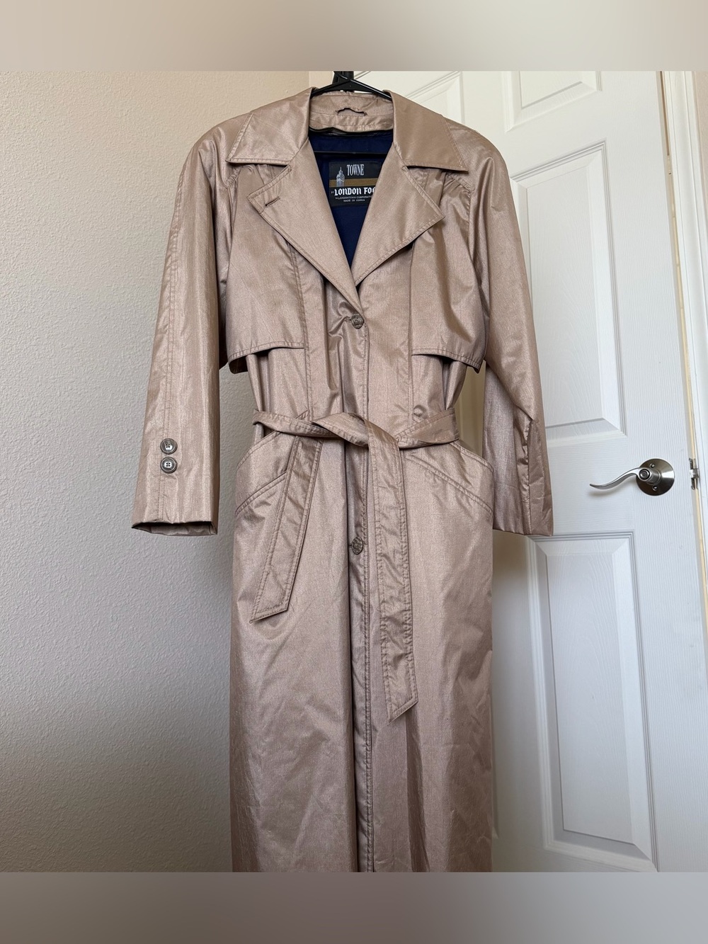 RARE vintage Towne by London Fog women’s US 10 metallic beige belted trench coat